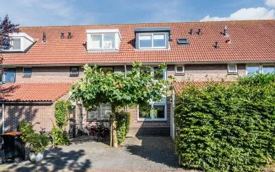 Tussenwoning te koop: Joke Smitstraat 13, Landweg Bergen (Nh)
