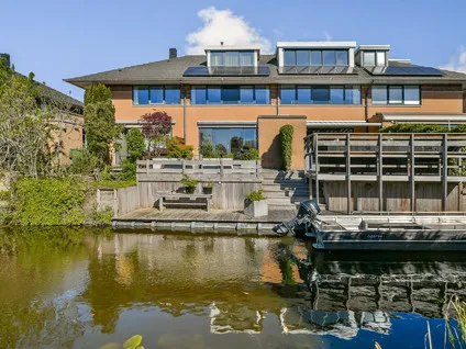 Tussenwoning te koop: Jollenmakersweg 23, De Haal en De Heul en Noordeinde Oostzaan
