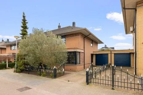 Tussenwoning te koop: Jollenmakersweg 53, De Haal en De Heul en Noordeinde Oostzaan