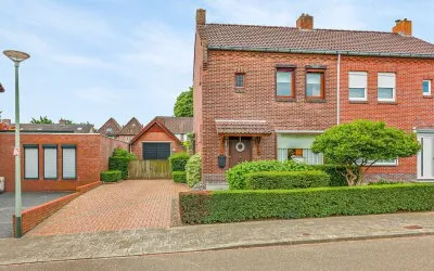 Twee-onder-één-kap te koop: Jonker Cluttstraat 33, Rozengaard Brunssum