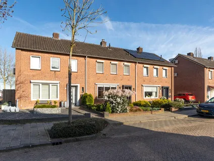 Tussenwoning te koop: Jonkers van Ossstraat 31, Hertogenbuurt Oss