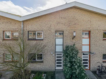 Tussenwoning te koop: Jonkvrouw van Naaldwijklaan 20, Indische Buurt Vlaardingen