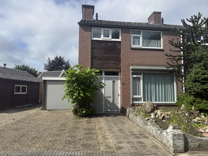 Twee-onder-één-kap te huur: Joost van den Vondelstraat 68, Winterswijk-Noordoost Winterswijk
