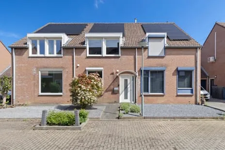 Tussenwoning te koop: Joost van den Vondelstraat 9, Elsloo Elsloo (Li)