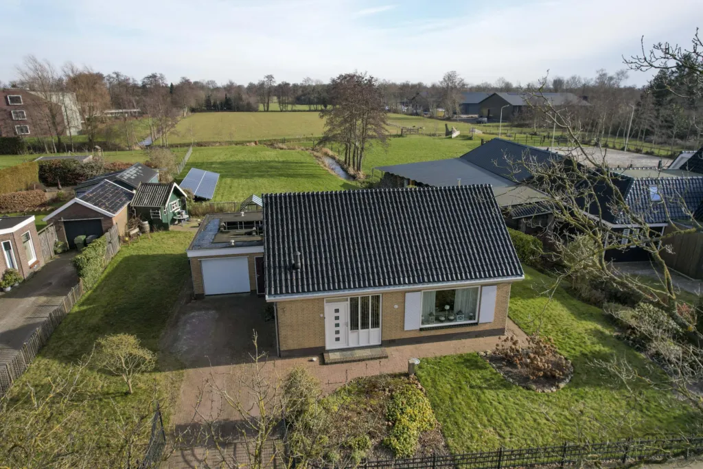 Vrijstaande woning te koop: Joost Wiersmaweg 18, Jistrum