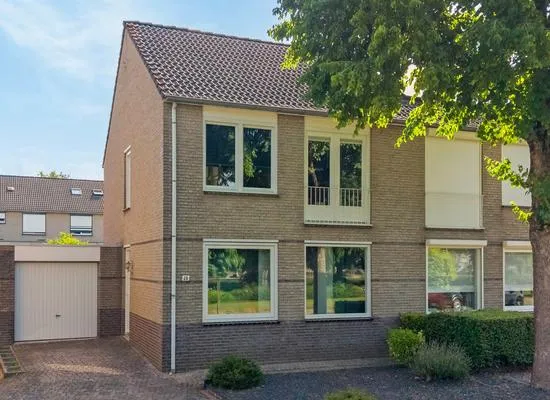 Tussenwoning te koop: Jos Cuypersstraat 26, Husken Heerlen