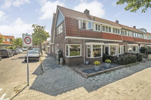 Corner house for sale: Joubertstraat 44, Van Galenbuurt Den Helder