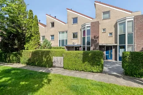 Tussenwoning te koop: Jozef Israëlslaan 117, Tussen de Vaarten N.- Oost Almere