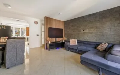 Terraced house for sale: Jozef Israëlslaan 13, Tussen de Vaarten N.- West Almere