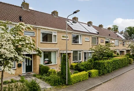 Tussenwoning te koop: Jozef Israëlslaan 32, Schilderskwartier Hillegom