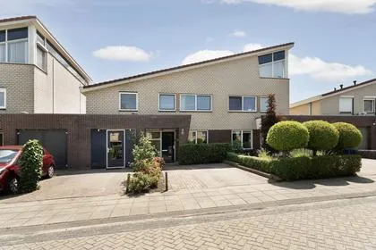 Tussenwoning te koop: Jozef Israëlslaan 72, Tussen de Vaarten N.- Oost Almere
