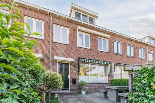 Tussenwoning te koop: Jozef Israëlslaan 41, Schilderskwartier Hillegom