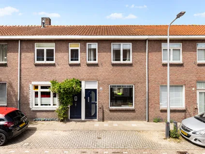 Tussenwoning te koop: Jozef Israëlsstraat 11, Schildersbuurt Zuid Tilburg