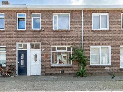Tussenwoning te koop: Jozef Israëlsstraat 22, Schildersbuurt Zuid Tilburg