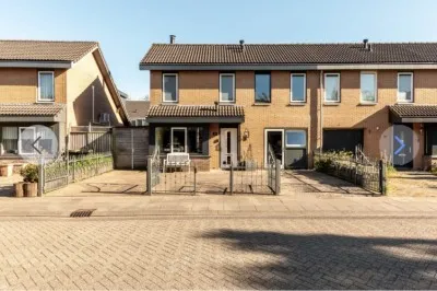 Hoekwoning te koop: Jozef Israëlslaan 16, Tussen de Vaarten N.- West Almere