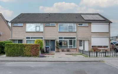 Tussenwoning te koop: JP Coenstraat 17, Zonnemaat Zevenaar