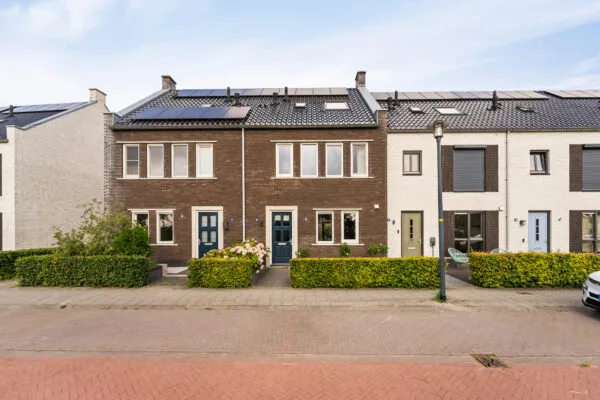 Terraced house for sale: Juffrouw Koetlaan 48, Stationskwartier Kampen