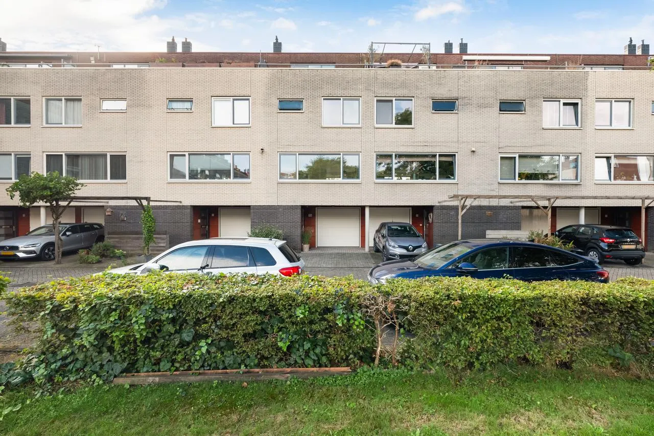 Tussenwoning te koop: Jules Vernehof 29, Woerden