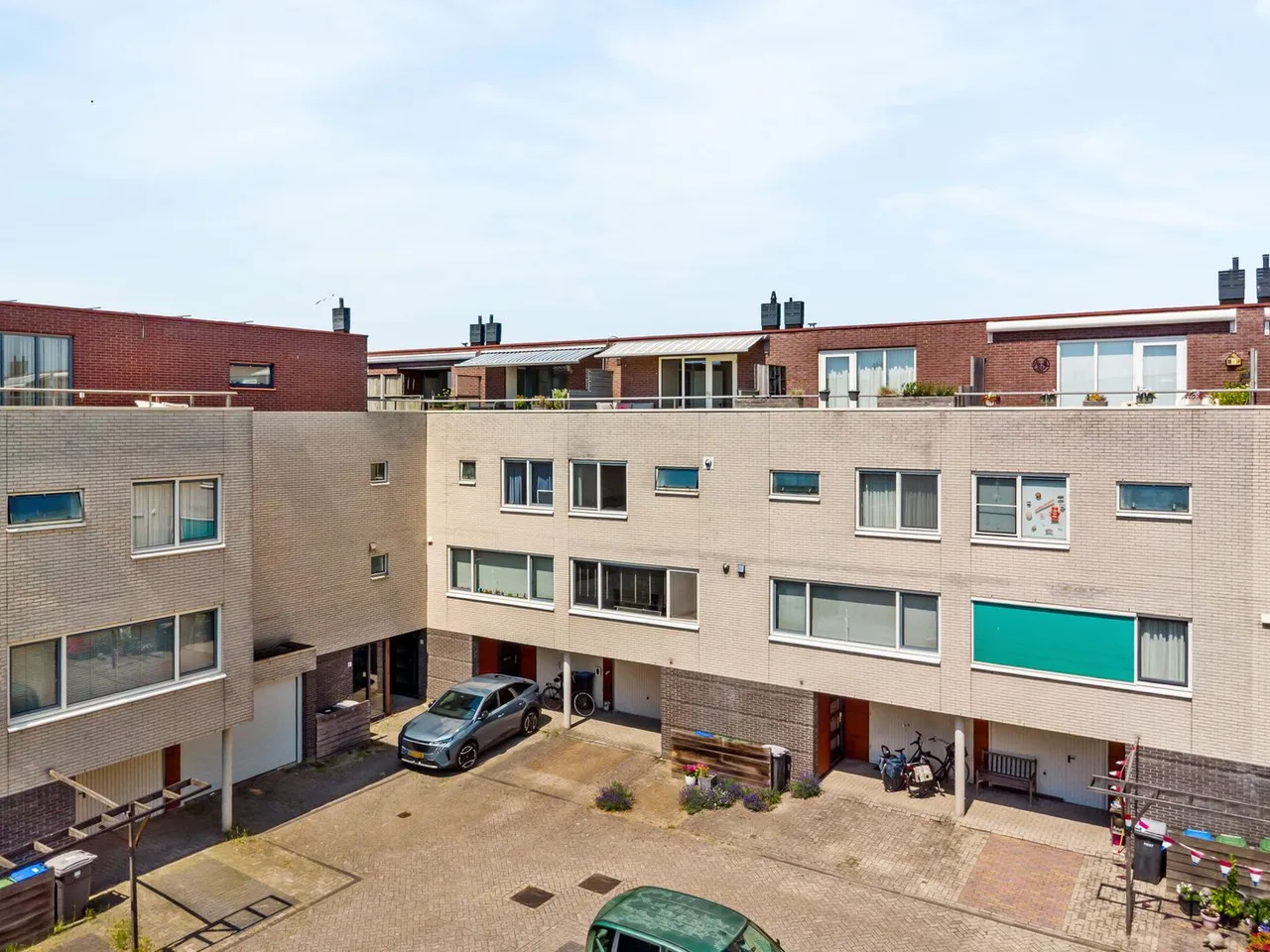 Tussenwoning te koop: Jules Vernehof 6, Woerden