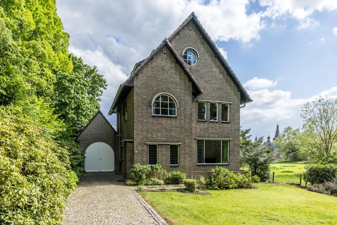 Vrijstaande woning te koop: Juliana-Bernhardlaan 125, Hoensbroek