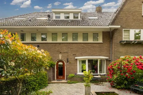Tussenwoning te koop: Juliana van Stolberglaan 50, Oranje Nassaupark-Zuid Naarden