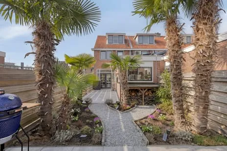 Hoekwoning te koop: Juliana van Stolbergstraat 28, Prins Bernhardstraat en omgeving Zwijndrecht