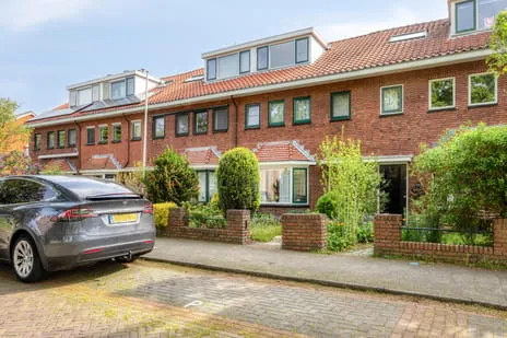 Tussenwoning te koop: Julianalaan 13, Pijnacker-Centrum/Dorp Pijnacker