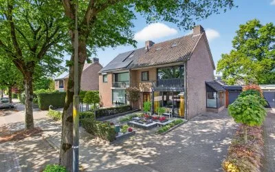 Twee-onder-één-kap te koop: Julianalaan 14, Hapert Centrum Hapert