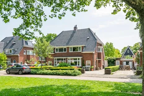 Twee-onder-één-kap te koop: Julianalaan 19, Elzenpas Tiel