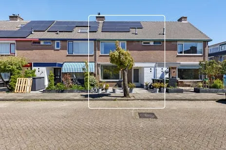 Terraced house for sale: Julianalaan 3, Woubrugge-West Woubrugge
