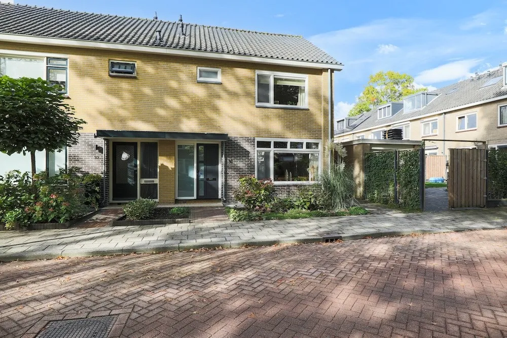 Hoekwoning te koop: Julianalaan 30, Hoevelaken
