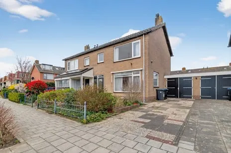 Tussenwoning te koop: Julianalaan 42, De Rijp De Rijp