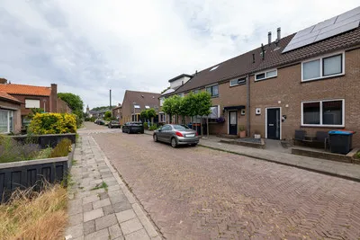 Tussenwoning te koop: Julianalaan 43, Zwartewaal Zwartewaal