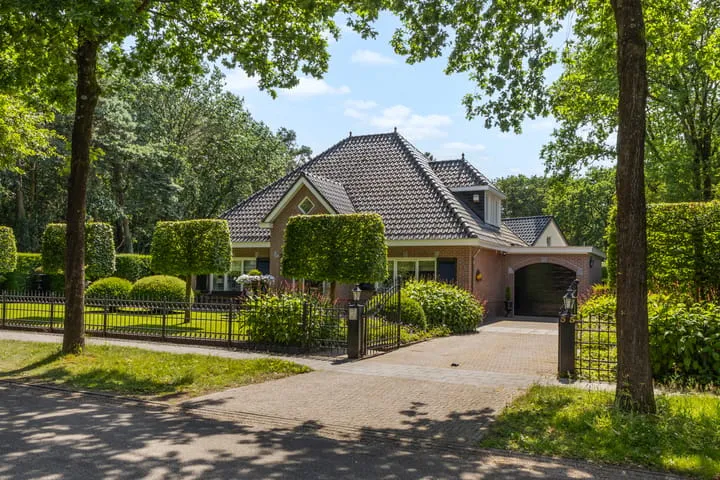 Vrijstaande woning te koop: Julianalaan 55, Ermelo - Noord Ermelo