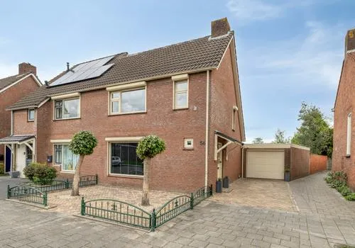 Twee-onder-één-kap te koop: Julianalaan 56, Centrum Oost 3 Etten-Leur