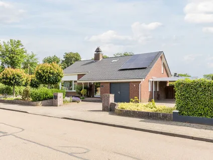 Vrijstaande woning te koop: Julianalaan 65, Maasbracht Maasbracht