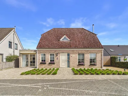 Vrijstaande woning te koop: Julianapark 9, Kern Sas van Gent Sas Van Gent