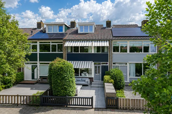 Tussenwoning te koop: Julianaplein 12, Venelaankwartier - Buurt 11 02 Hoorn