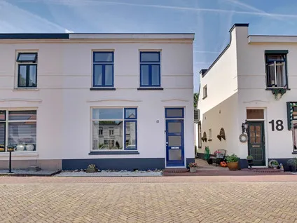 Twee-onder-één-kap te koop: Julianaplein 19, Tolkamer Tolkamer