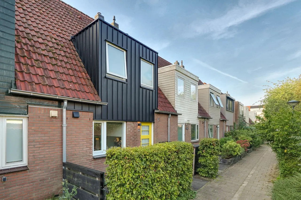 Tussenwoning te koop: Julianaplein 23, Hoorn
