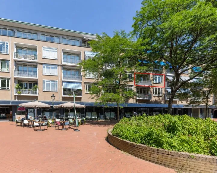 Apartment for sale: Julianaplein 46, Raadhuisplein Bussum