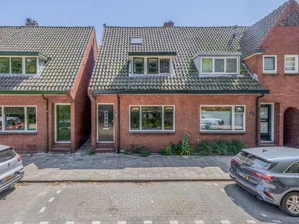 Corner house for sale: Julianaplein 6, Appelbuurt Boskoop