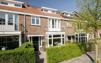Tussenwoning te koop: Julianaplein 9, Centrum Heemstede