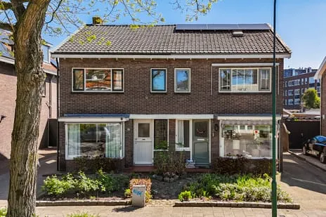 Twee-onder-één-kap te koop: Julianastraat 10, 't Hoorntje Veenendaal