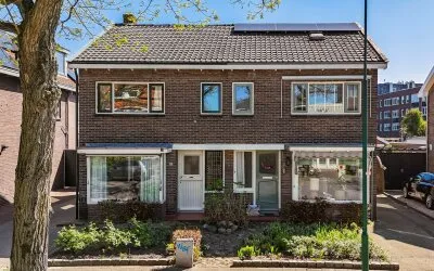 Twee-onder-één-kap te koop: Julianastraat 10, 't Hoorntje Veenendaal