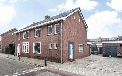 Twee-onder-één-kap te koop: Julianastraat 12, Hofpoel Brunssum