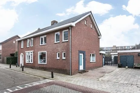 Twee-onder-één-kap te koop: Julianastraat 12, Hofpoel Brunssum
