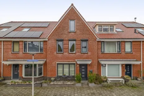 Tussenwoning te koop: Julianastraat 158, Oranjebuurt Lisse