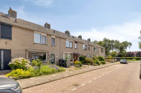 Terraced house for sale: Julianastraat 17, Kern Oudenhoorn Oudenhoorn