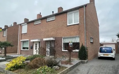 Twee-onder-één-kap te koop: Julianastraat 18, Cadier Cadier En Keer